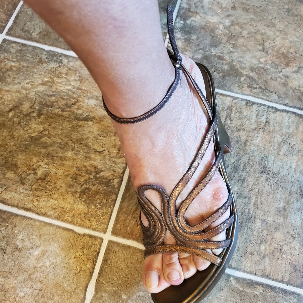 Shoes - Picture 8 of 11